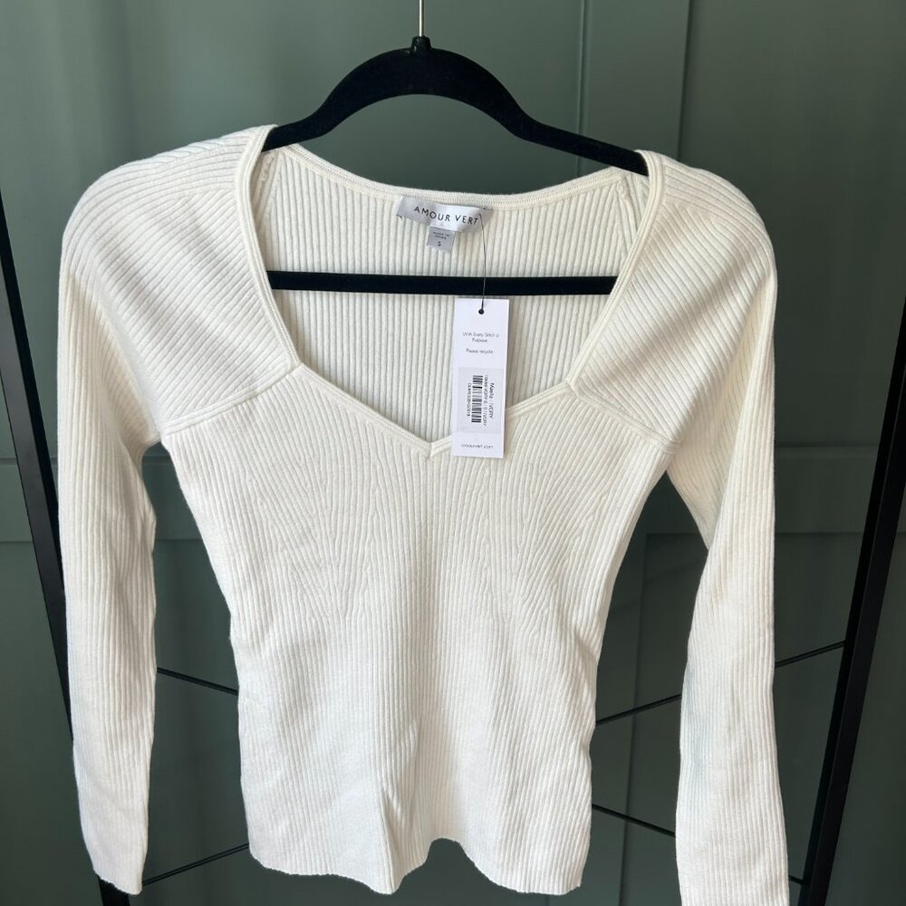 Amour Vert Maelle Sweater. Sz Small. NWT